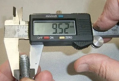Measuring a screw's outside diameter with digital calipers